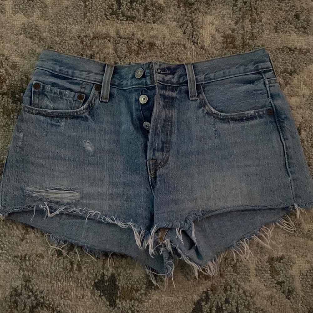 Light wash Levi denim shorts